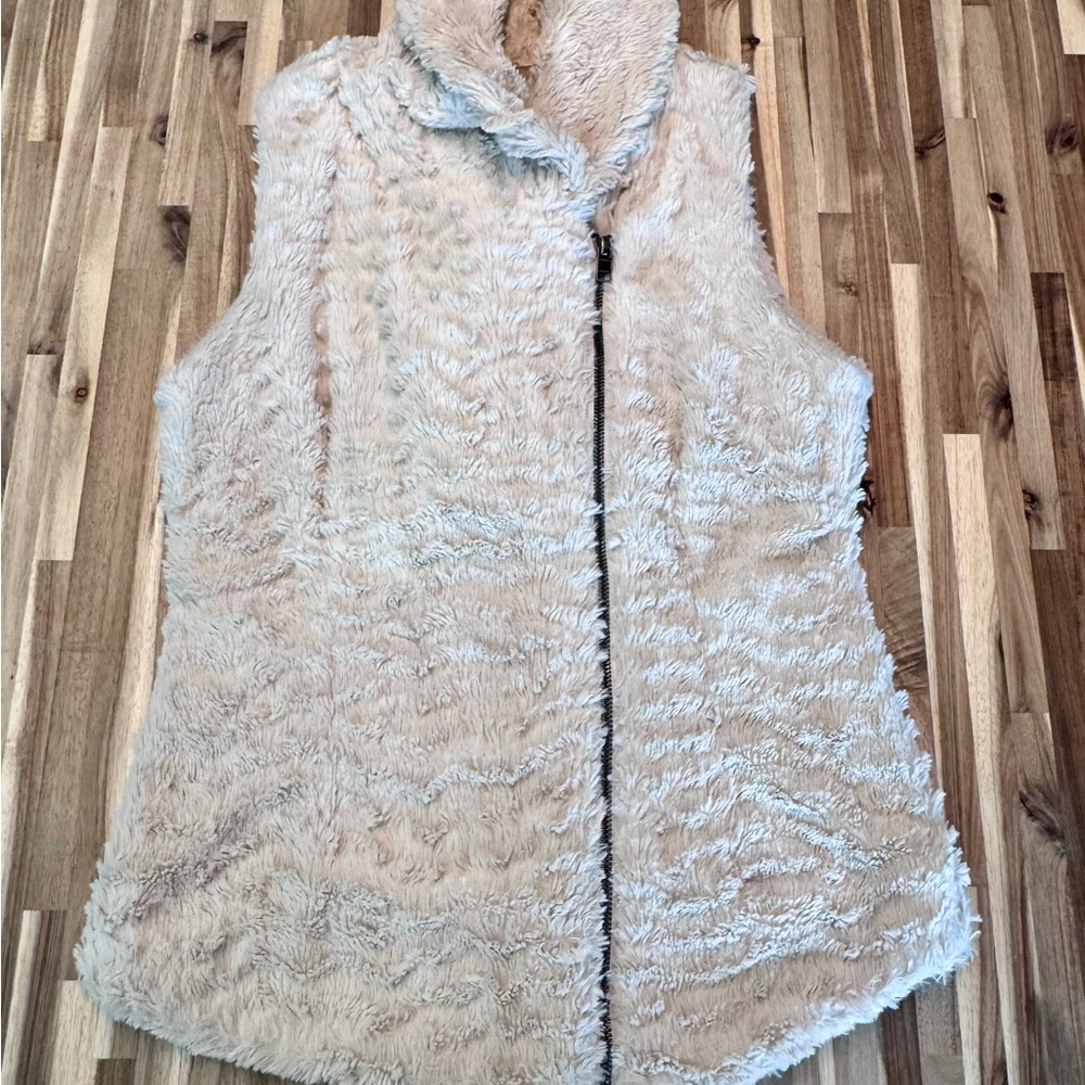 Patagonia Women's Cream Faux Fur Vest